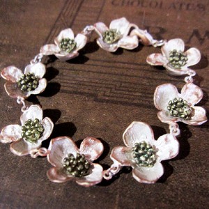 （画像用） Ｍｉｃｈａｕｄ　ブレスレット ハナミズキのお花