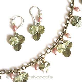 （画像用） マイケルミショー　ブレス 真珠・幸運のクローバー　