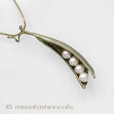 （画像用） マイケルミショー・ネックレス ４真珠のさやえんどう豆