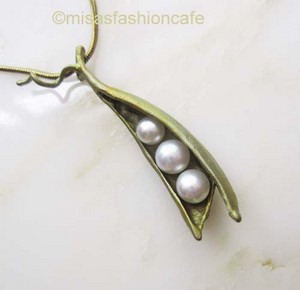 （画像用） マイケルミショー　再販！ ３真珠の豆　ネックレス