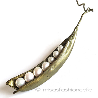 （画像用） マイケルミショー ブローチ ７真珠のさやえんどう豆