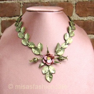 （画像用） Michaud ネックレス ケシパールのローズ