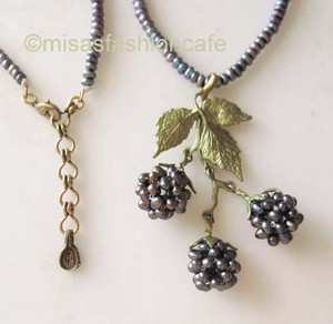 （画像用） Michaud ネックレス ブラックラズベリー