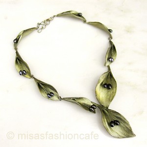 （画像用） Michaud ネックレス Hostaフラワー