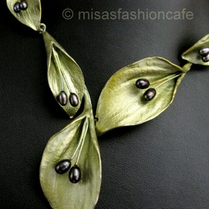 （画像用） Michaud ネックレス Hostaフラワー