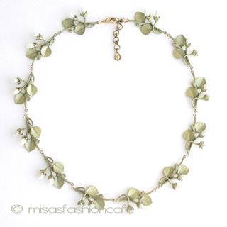 （画像用） マイケルミショー 真珠の花ネックレス