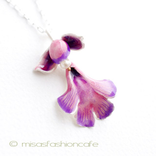 （画像用） マイケルミショー 真珠ランの花ネックレス