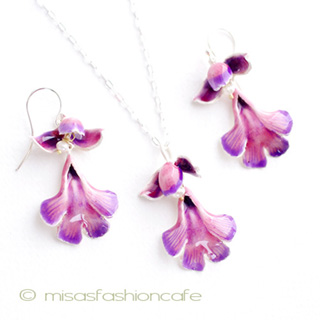 （画像用） マイケルミショー 真珠ランの花ネックレス