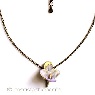 （画像用） マイケルミショー・ネックレス ガラス製　すみれの花