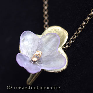 （画像用） マイケルミショー・ネックレス ガラス製　すみれの花