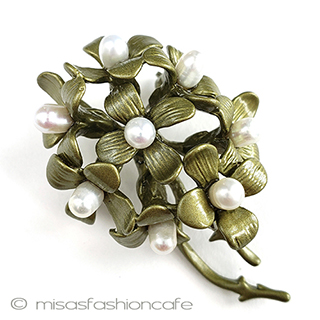 （画像用） 真珠のフラワーブーケ ボタニカル・ブローチ