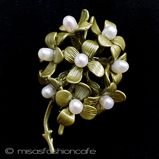 （画像用） 真珠のフラワーブーケ ボタニカル・ブローチ