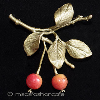 （画像用） マイケルミショーブローチ 天然珊瑚の野りんご　