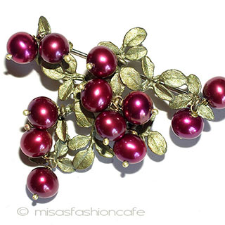 （画像用） マイケルミショーブローチ 真珠のクランベリー