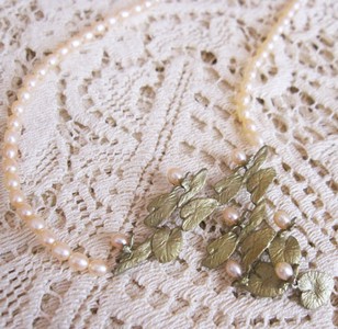 （画像用） マイケルミショー ネックレス 真珠・睡蓮の花