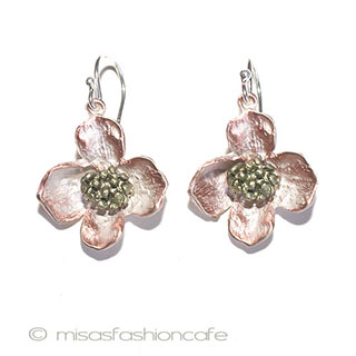 （画像用） ピアス　または　クリップ ハナミズキの花　再販