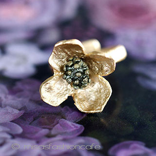 （画像用） マイケルミショーリング 24Kgp　ハナミズキの花