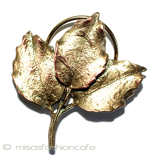 （画像用） マイケルミショー　 ヒイラギの葉ブローチ