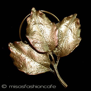 （画像用） マイケルミショー　 ヒイラギの葉ブローチ