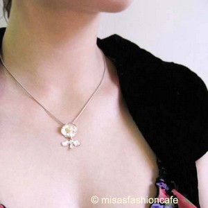 （画像用） マイケルミショー・ネックレス 真珠　胡蝶蘭の花