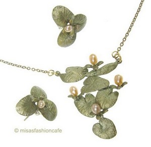 （画像用） Michaud ピアス 真珠の睡蓮　再販！