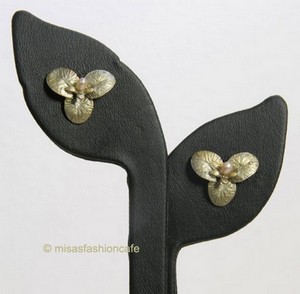 （画像用） Michaud ピアス 真珠の睡蓮　再販！