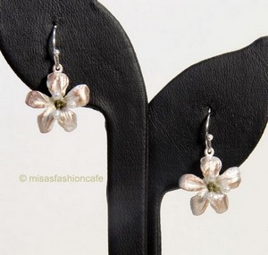 （画像用） Michaud ピアス 真珠つつじの花