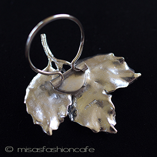 （画像用） マイケルミショー　 ヒイラギのブローチ