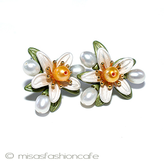 （画像用） 真珠パールの花ピアス