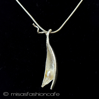 （画像用） マイケルミショーネックレス 真珠・銀のさやえんどう豆