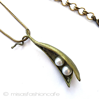 （画像用） マイケルミショーネックレス 2粒真珠のさやえんどう豆