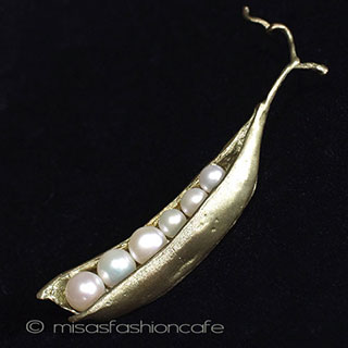 （画像用） マイケルミショーブローチ ６真珠 さやえんどう豆
