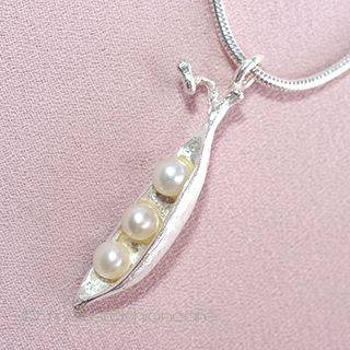 （画像用） マイケルミショー　シルバー ３真珠の豆　ネックレス