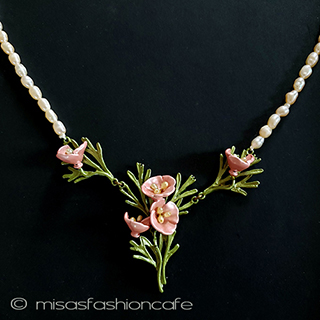 （画像用） 真珠ポピーの花ネックレス