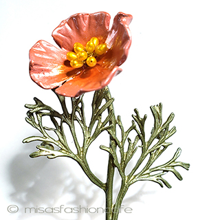 （画像用） 真珠ポピーの花ブローチ