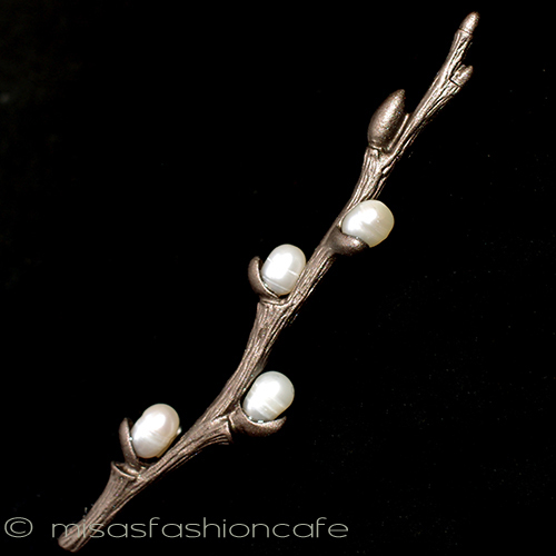 （画像用） 真珠の猫柳ブローチ