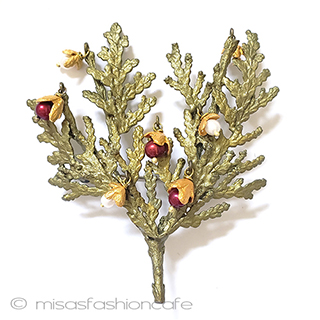 （画像用） マイケルミショー　真珠 ヒノキ・杉　ブローチ