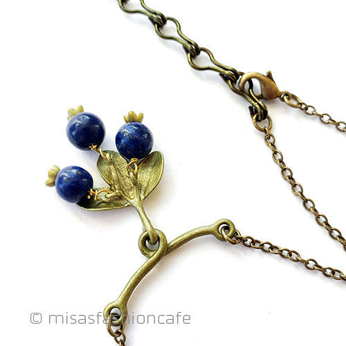 （画像用） ラピスのブルーベリー 天然石果実ネックレス