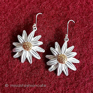 （画像用） デイジーのお花　再販 ピアス　または　クリップ