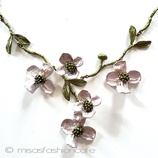 （画像用） ハナミズキの花ネックレス