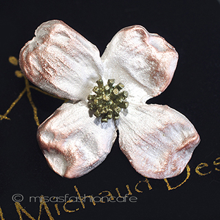 （画像用） マイケルミショー 再販！ ハナミズキの花ブローチ