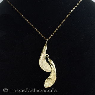 （画像用） マイケルミショー　 揺れるカエデの種　