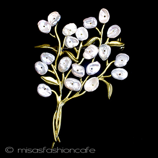 （画像用） カスミソウ　ブローチ 真珠　かすみ草ブーケ