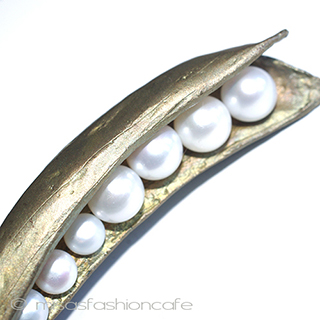 （画像用） マイケルミショー ブローチ ７真珠のさやえんどう豆