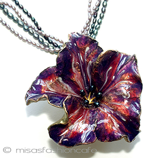 （画像用） マイケルミショーネックレス 真珠　エナメルのお花