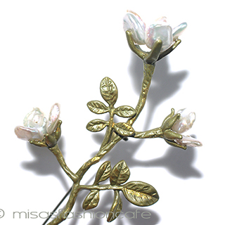 （画像用） 真珠　ローズのお花 ボタニカルブローチ