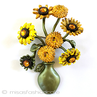 （画像用） ヒマワリの花ブローチ