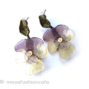（画像用） すみれパンジー花ピアス
