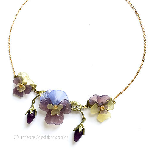 （画像用） すみれパンジーの蕾とお花