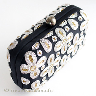 （画像用） ＳＡＮＴＩサンティ クラッチ 　針刺繍の花BOX